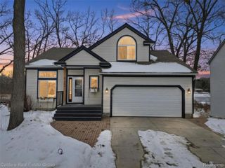 2745 Riverside Drive, Waterford Charter Township, MI 48329