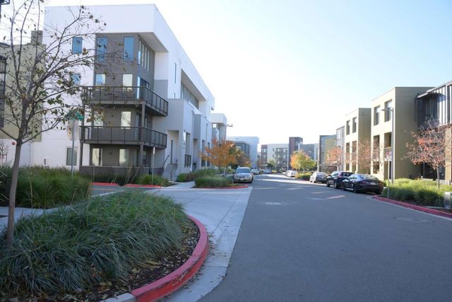 45139 Challenge Cmn #1001, Fremont, CA 94538