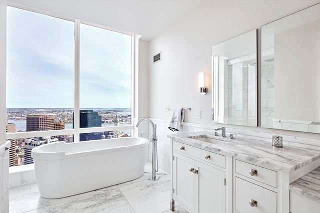 1 Franklin St PH1B, Boston, MA 02110