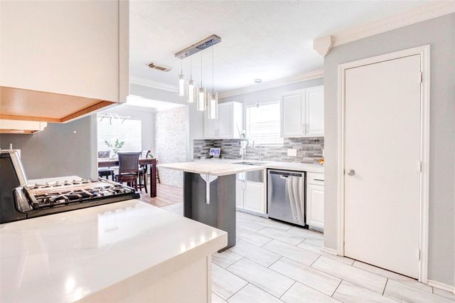 2202 Falling Oaks Road, Houston, TX 77038