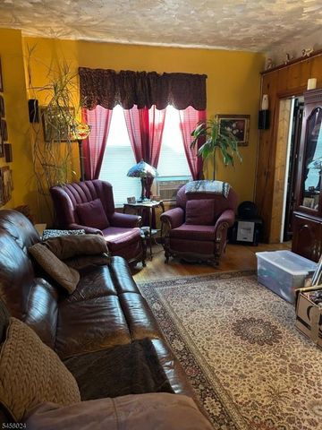 638 Meadow St, Roselle Boro, NJ 07203