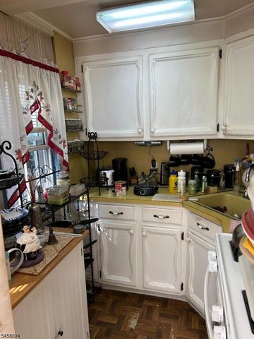 638 Meadow St, Roselle Boro, NJ 07203