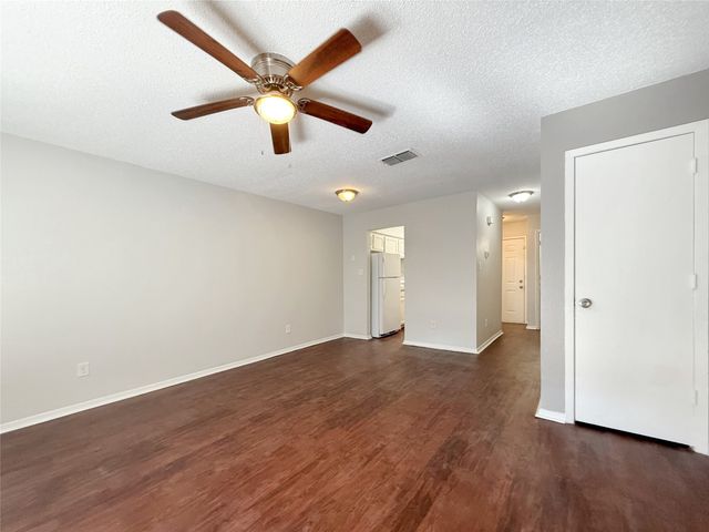 425 SW Thomas Street B, Burleson, TX 76028