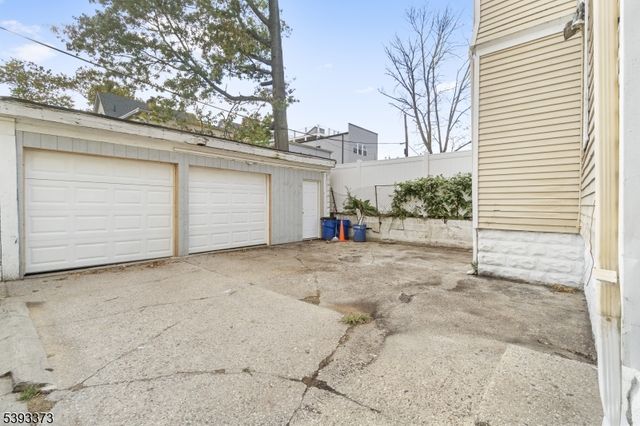 24 Irving Ave, Newark City, NJ 07112