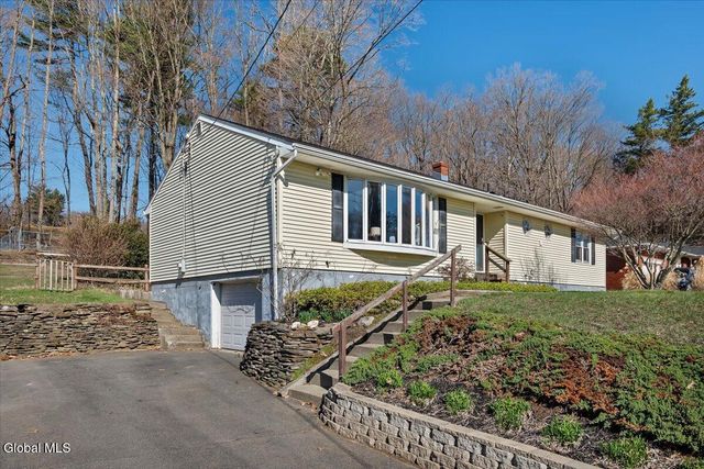 16 Denison Road, Colonie, NY 12309