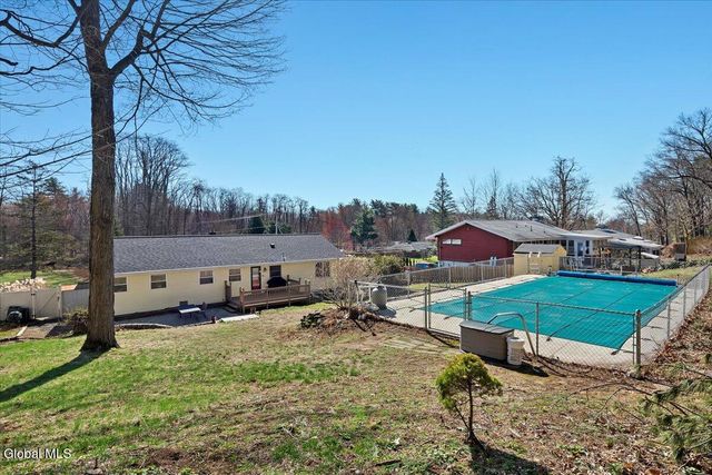 16 Denison Road, Colonie, NY 12309