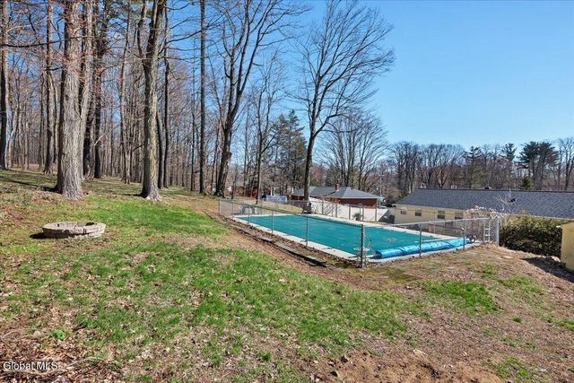 16 Denison Road, Colonie, NY 12309
