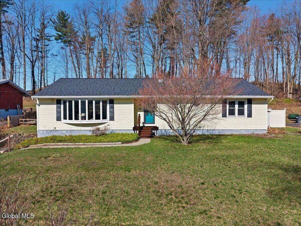 16 Denison Road, Colonie, NY 12309