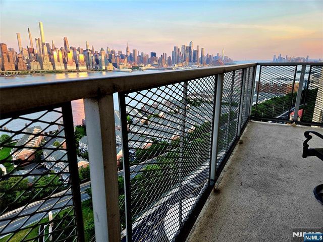 6600 Boulevard East 15D, West New York, NJ 07093