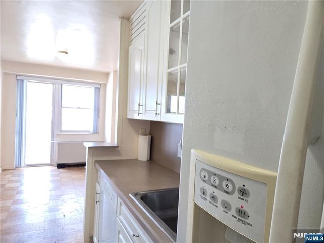 6600 Boulevard East 15D, West New York, NJ 07093