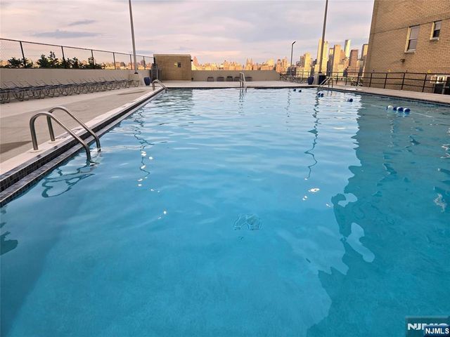 6600 Boulevard East 15D, West New York, NJ 07093