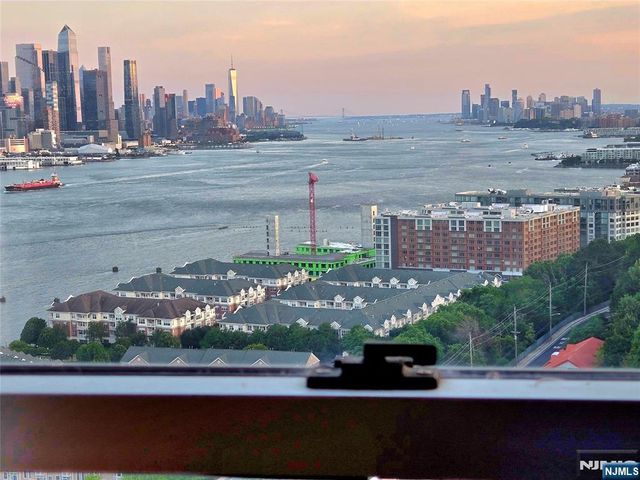 6600 Boulevard East 15D, West New York, NJ 07093