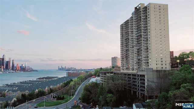 6600 Boulevard East 15D, West New York, NJ 07093
