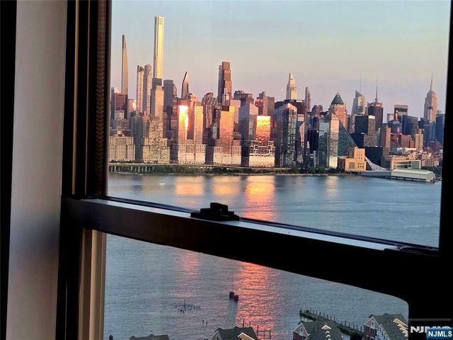 6600 Boulevard East 15D, West New York, NJ 07093