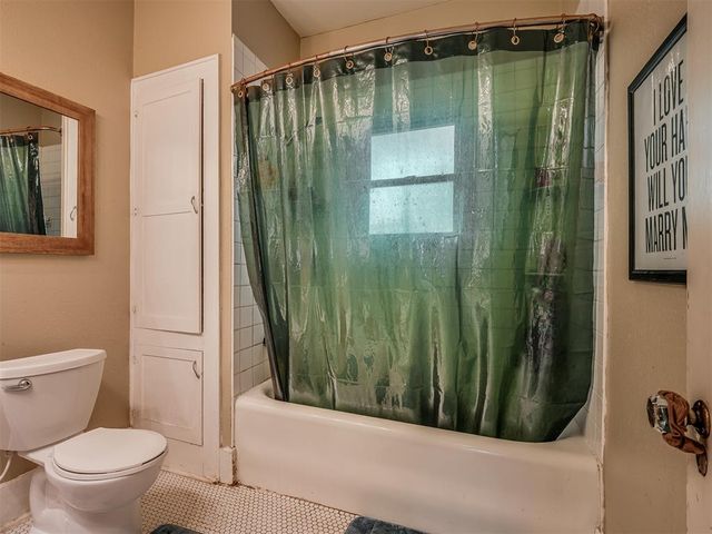 2220 N Indiana Avenue, Oklahoma City, OK 73106