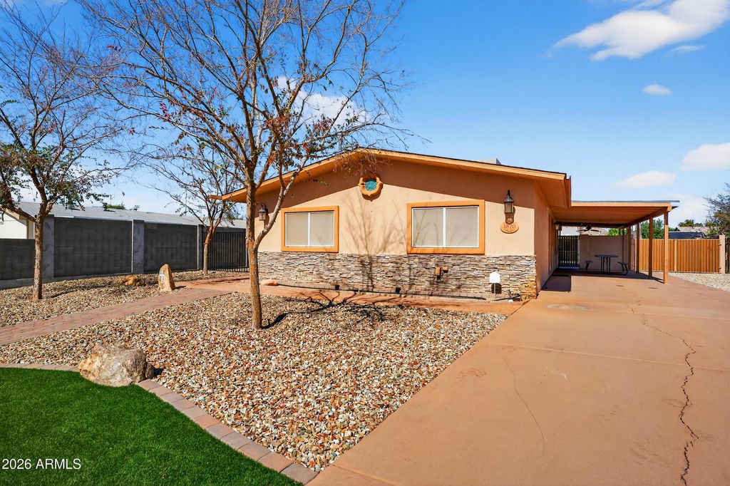 Image 1 of property listing at 1820 E GROVERS Avenue, Phoenix, AZ 85022