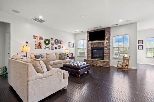 6725 Pleasant Gate Ln, College Grove, TN 37046