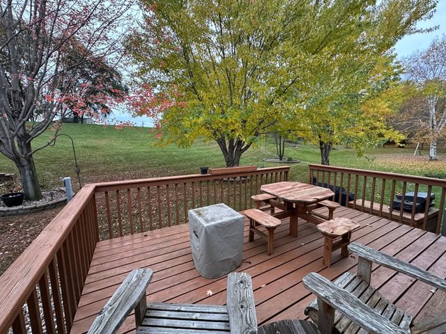 111 W Ridgeview Drive, Starbuck, MN 56381