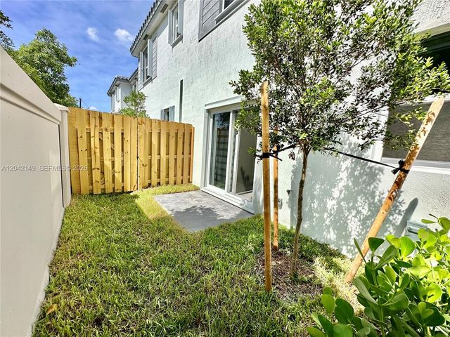 114 SW 184th Place 114, Pembroke Pines, FL 33029