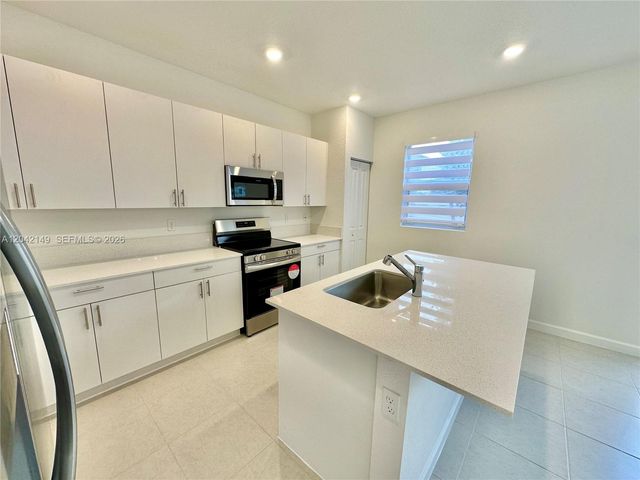 114 SW 184th Place 114, Pembroke Pines, FL 33029