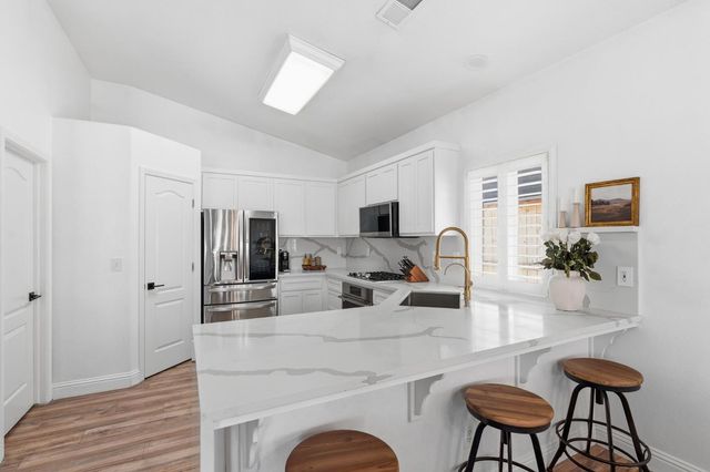 1740 N Mckelvy Avenue, Clovis, CA 93619
