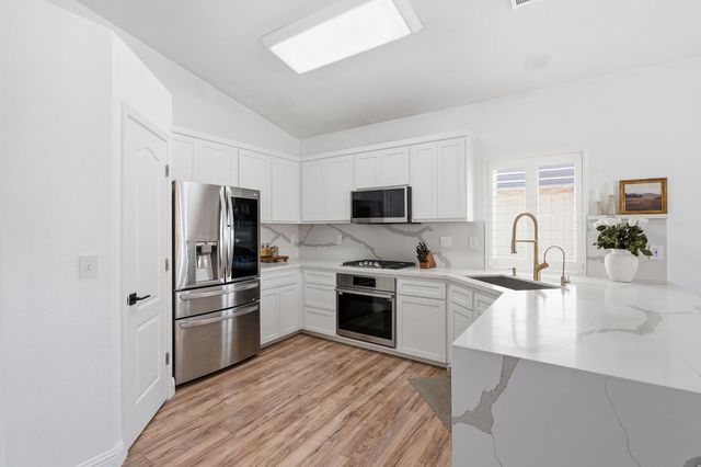 1740 N Mckelvy Avenue, Clovis, CA 93619