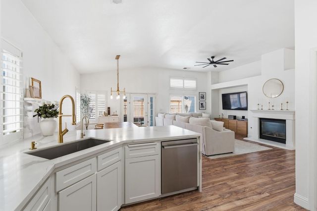 1740 N Mckelvy Avenue, Clovis, CA 93619