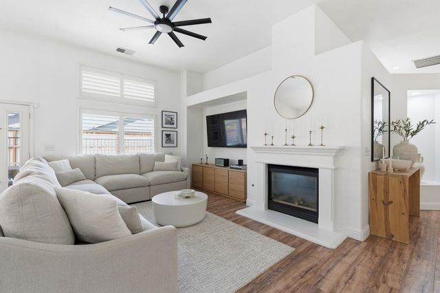 1740 N Mckelvy Avenue, Clovis, CA 93619
