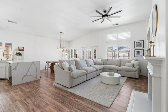 1740 N Mckelvy Avenue, Clovis, CA 93619