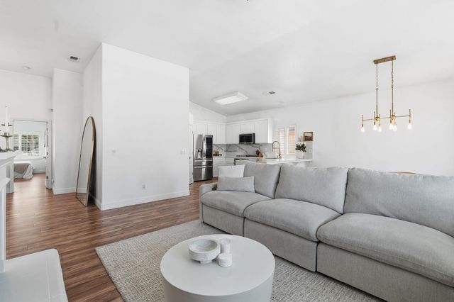 1740 N Mckelvy Avenue, Clovis, CA 93619
