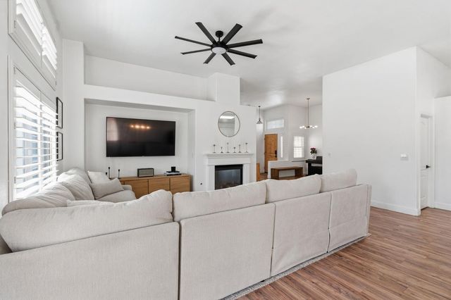 1740 N Mckelvy Avenue, Clovis, CA 93619
