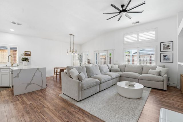 1740 N Mckelvy Avenue, Clovis, CA 93619