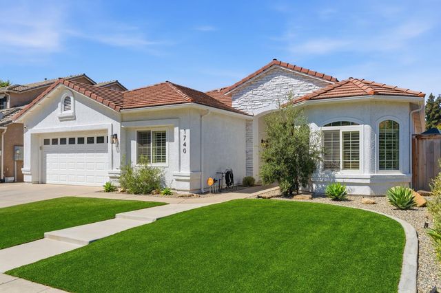 1740 N Mckelvy Avenue, Clovis, CA 93619