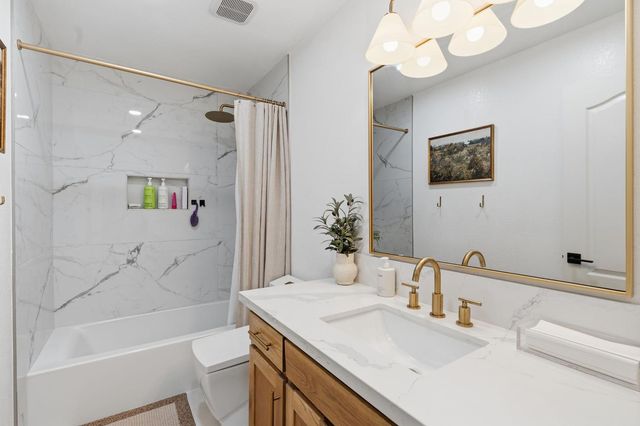 1740 N Mckelvy Avenue, Clovis, CA 93619