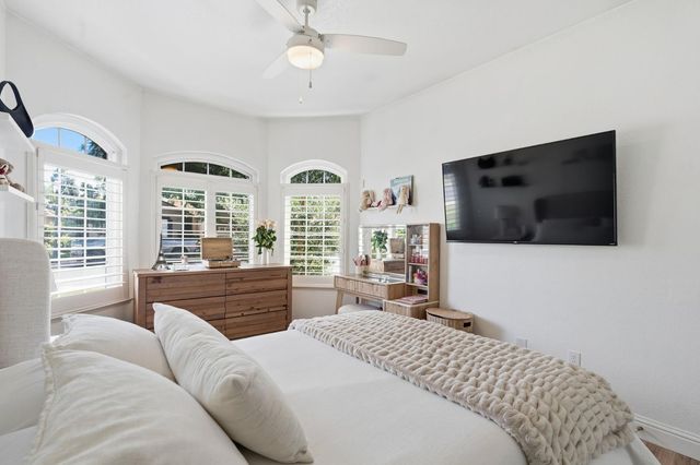 1740 N Mckelvy Avenue, Clovis, CA 93619