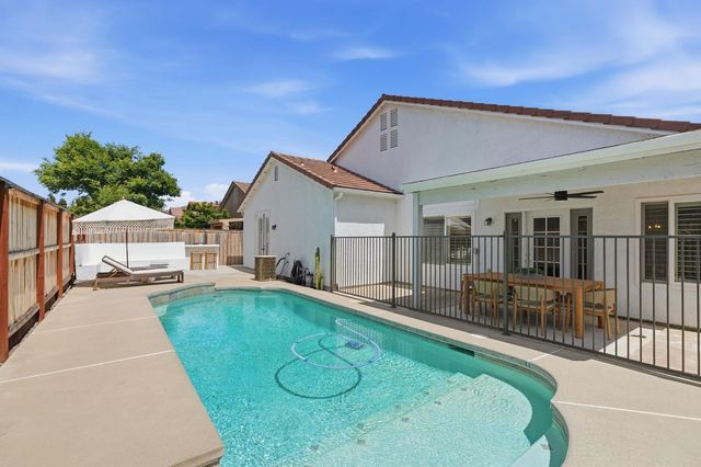 1740 N Mckelvy Avenue, Clovis, CA 93619