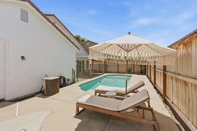 1740 N Mckelvy Avenue, Clovis, CA 93619