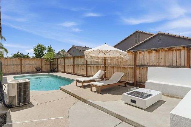1740 N Mckelvy Avenue, Clovis, CA 93619