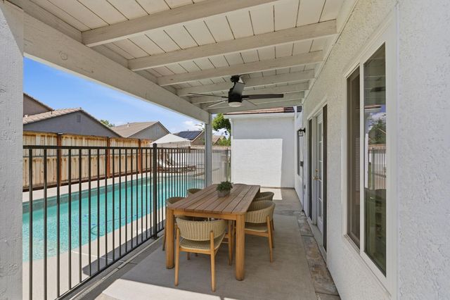 1740 N Mckelvy Avenue, Clovis, CA 93619