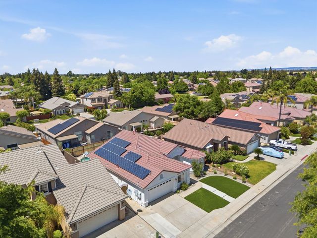 1740 N Mckelvy Avenue, Clovis, CA 93619