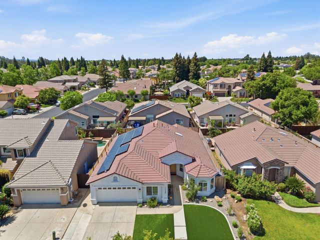 1740 N Mckelvy Avenue, Clovis, CA 93619