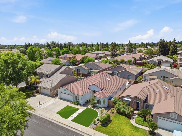 1740 N Mckelvy Avenue, Clovis, CA 93619