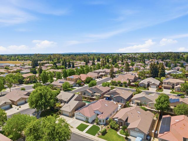 1740 N Mckelvy Avenue, Clovis, CA 93619