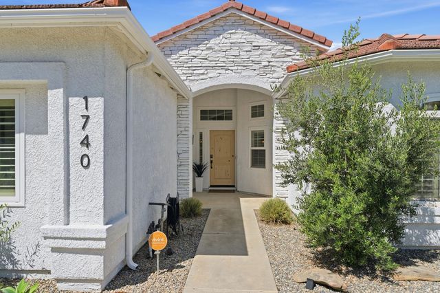 1740 N Mckelvy Avenue, Clovis, CA 93619