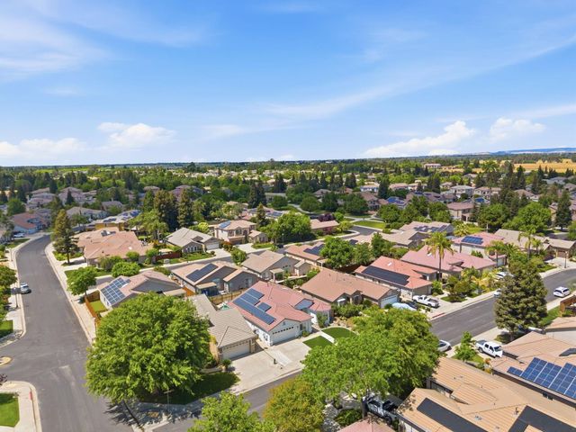 1740 N Mckelvy Avenue, Clovis, CA 93619