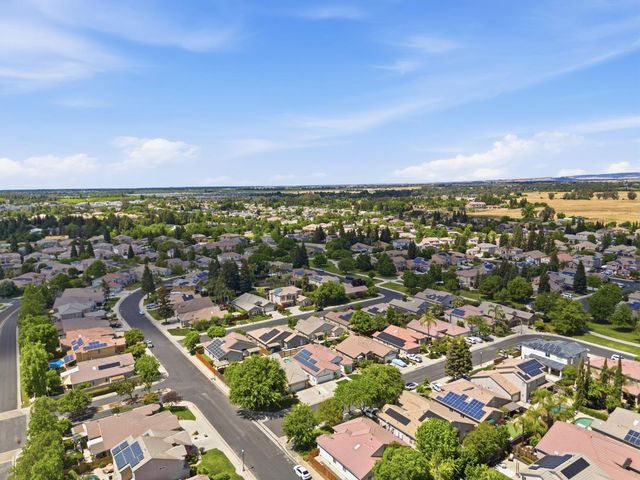 1740 N Mckelvy Avenue, Clovis, CA 93619