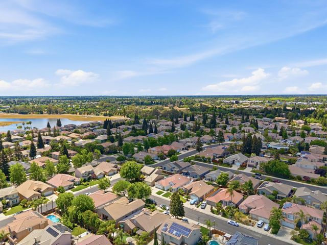 1740 N Mckelvy Avenue, Clovis, CA 93619