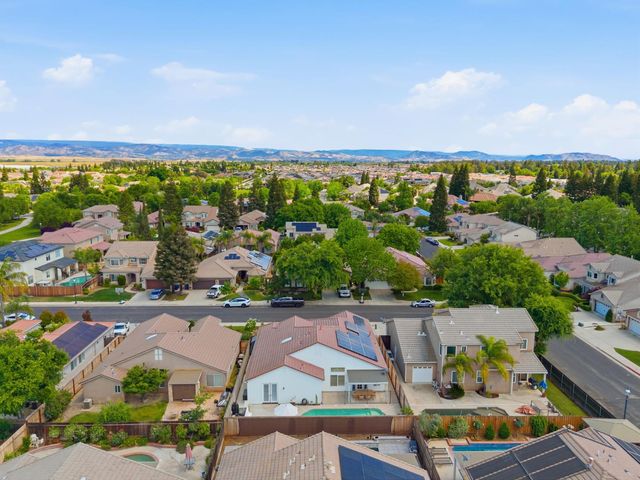 1740 N Mckelvy Avenue, Clovis, CA 93619