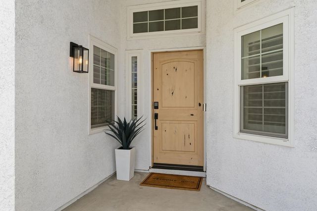 1740 N Mckelvy Avenue, Clovis, CA 93619