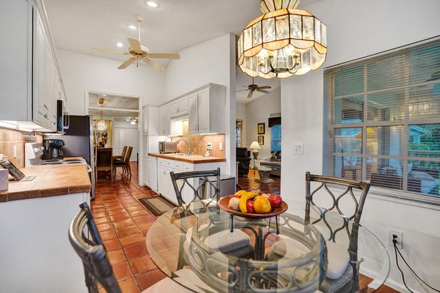 10303 N Andover Coach Ln Apt B1, Lake Worth Beach, FL 33449